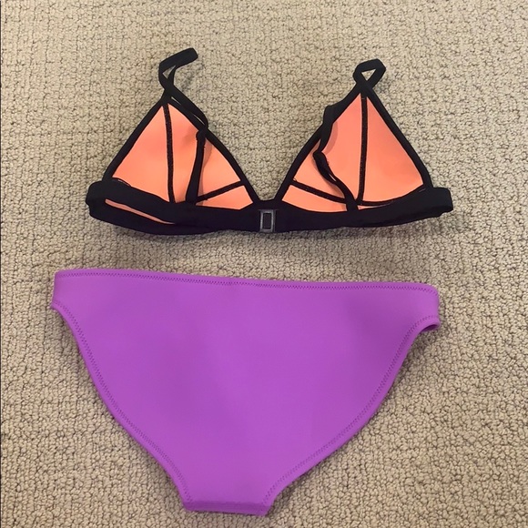 Triangl swimsuit - Picture 2 of 3